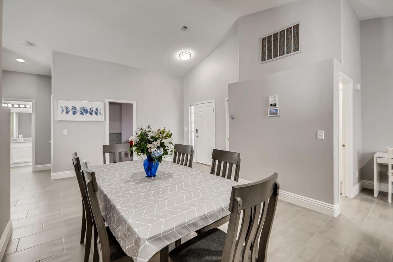 Luxurious House With A Pool, Spa, And Patio, Sleeps 6 Comfortably Las Vegas Exterior foto