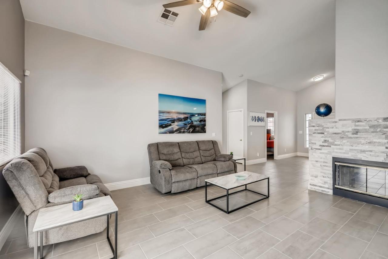 Luxurious House With A Pool, Spa, And Patio, Sleeps 6 Comfortably Las Vegas Exterior foto