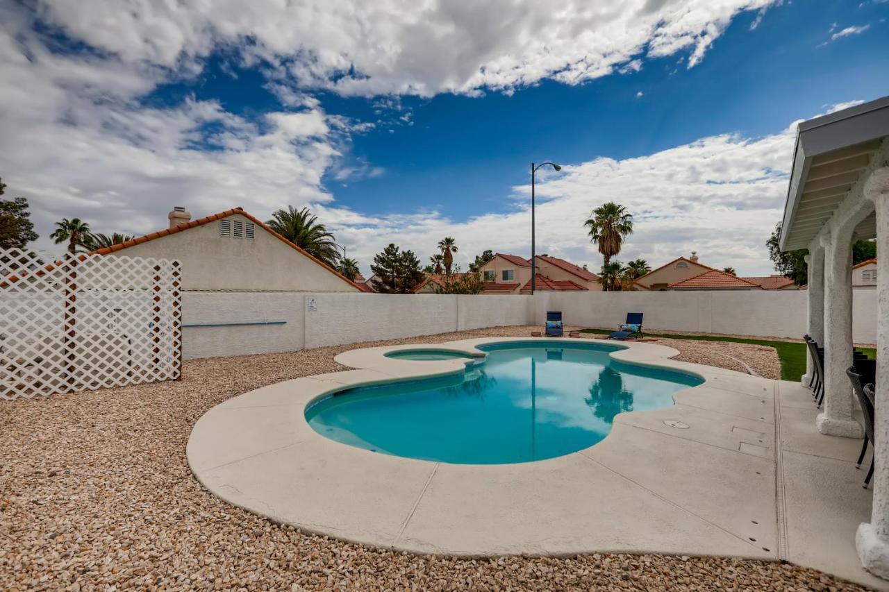 Luxurious House With A Pool, Spa, And Patio, Sleeps 6 Comfortably Las Vegas Exterior foto